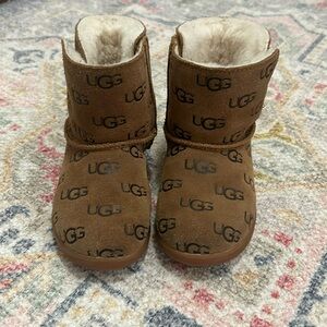 Toddler UGGS sz 7